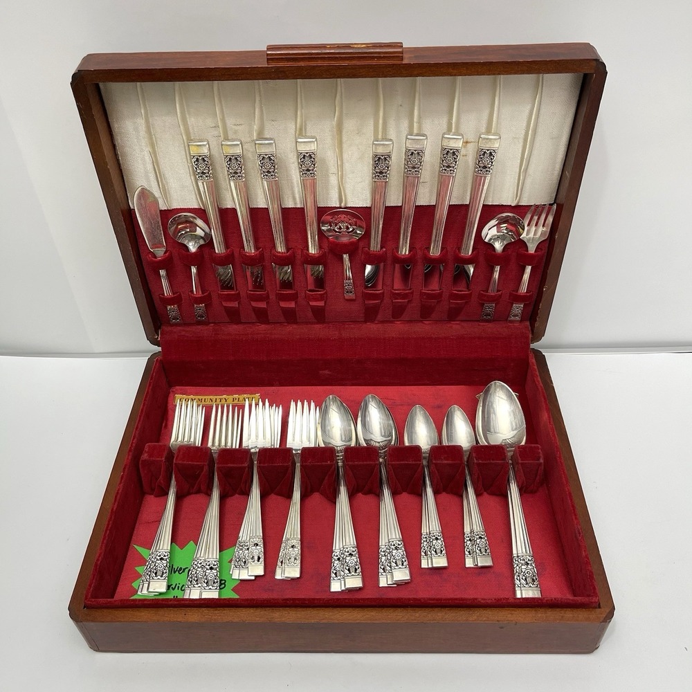 Oneida Coronation Community Silverplate 1936 Silverware Flatware 48 Piece & Case